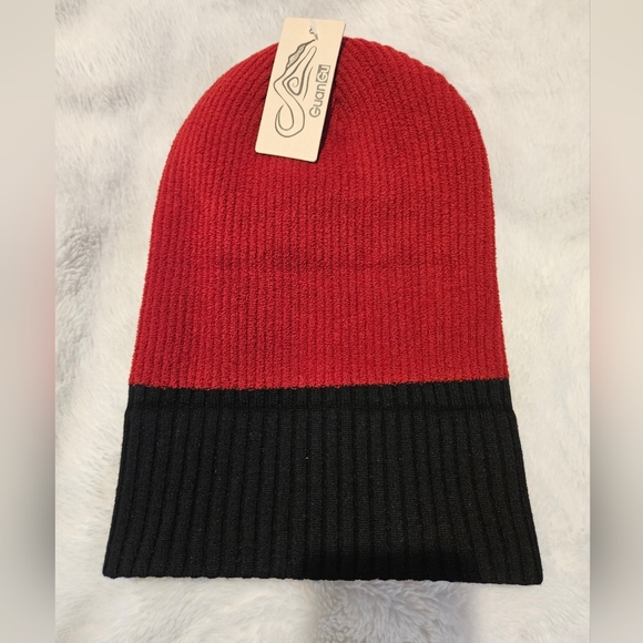 NWT reversible beanie - Picture 2 of 4